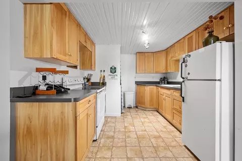 Kitchen - 25 Bates Grove Rd, Webster, MA 01570 photo 6 of 8