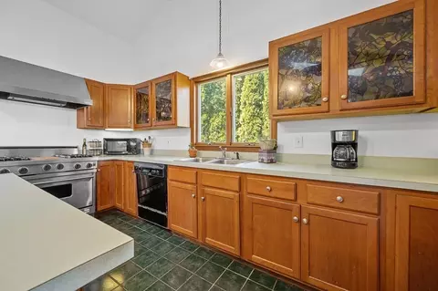 Kitchen - 25 Bates Grove Rd, Webster, MA 01570 photo 4 of 8