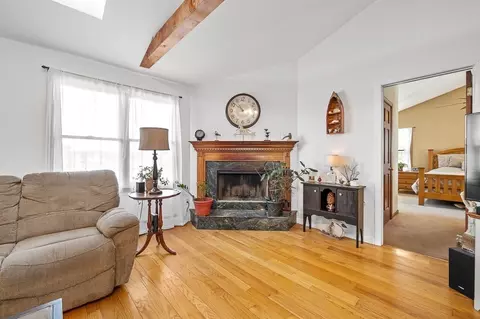 Living - 25 Bates Grove Rd, Webster, MA 01570 photo 2 of 5