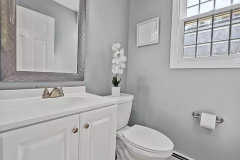 Bath - 2 Steeplechase Ln, Franklin, MA 02038 photo 1 of 3