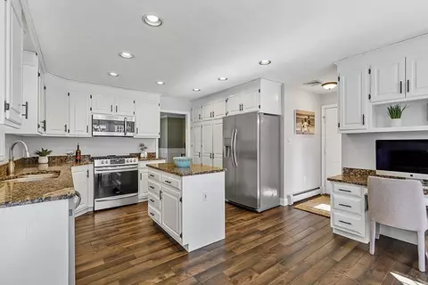 Kitchen - 2 Steeplechase Ln, Franklin, MA 02038 photo 2 of 2