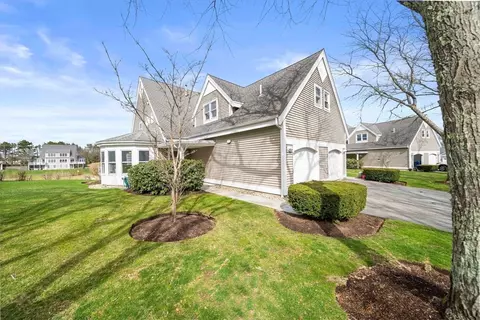 13 Bay Pointe Dr Ext #13, Buzzards Bay, MA 02532