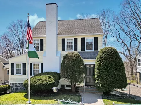 30 Sunset Hill Rd, Boston, MA 02132