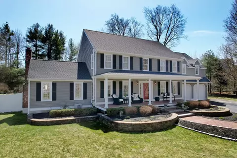 45 Northfield Dr, Bridgewater, MA 02324