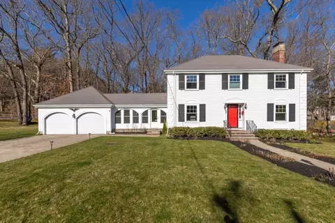 1 Candlewood Rd, Lynnfield, MA 01940
