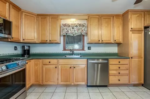 Kitchen - 2 Colt Rd, Franklin, MA 02038 photo 1 of 3