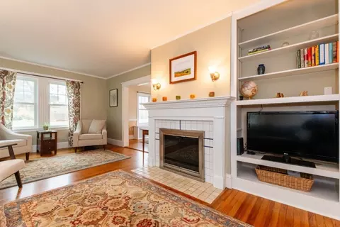Living - 475 Webster, Needham, MA 02494 photo 4 of 4