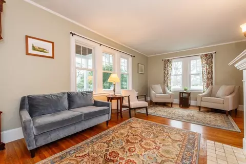 Living - 475 Webster, Needham, MA 02494 photo 3 of 4