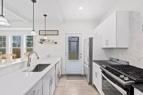 Kitchen - 64 Squirrel Island Rd, Wareham, MA 02576 photo 4 of 6