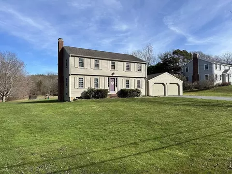 32 Pleasant St, Wenham, MA 01984