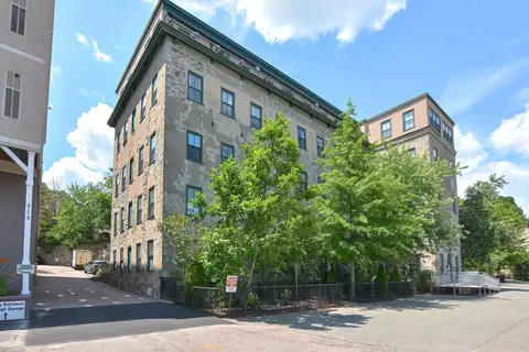 426 Mount Hope St #404, North Attleboro, MA 02760