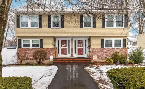 121 Pelham St #B, Methuen, MA 01844