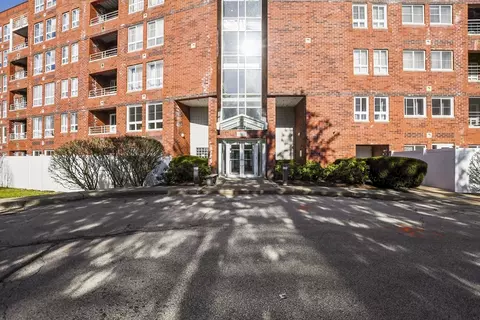 160 Burkhall St #414, Weymouth, MA 02190