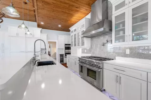 75 Clifton Ave, Marblehead, MA 01945 photo 2