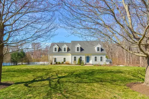 62 Pinsonnault Ln, North Attleboro, MA 02760