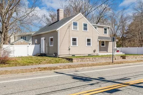 Exterior - 48 E Main St, Middleboro, MA 02346 photo 3 of 12
