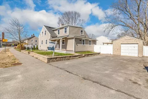 Exterior - 48 E Main St, Middleboro, MA 02346 photo 4 of 12