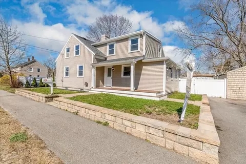 Exterior - 48 E Main St, Middleboro, MA 02346 photo 5 of 12