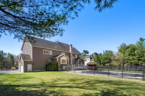 Exterior - 52 Brook St, Raynham, MA 02767 photo 6 of 10