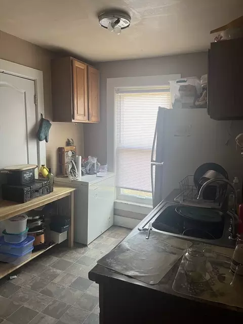 124 Catharine St, Springfield, MA 01109 photo 9
