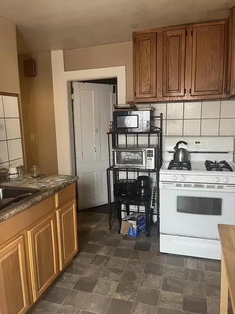 124 Catharine St, Springfield, MA 01109 photo 7