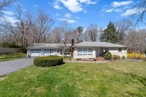 34 Hollingsworth Rd, Milton, MA 02186