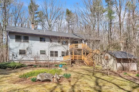 213 N Valley Rd, Pelham, MA 01002