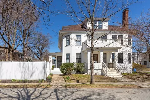 10 Acorn St #10, Belmont, MA 02478