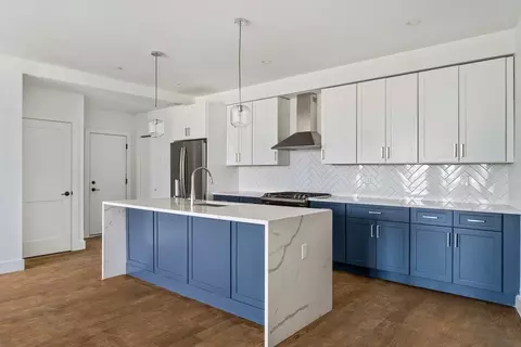 133 Boardman St #202, Boston, MA 02128