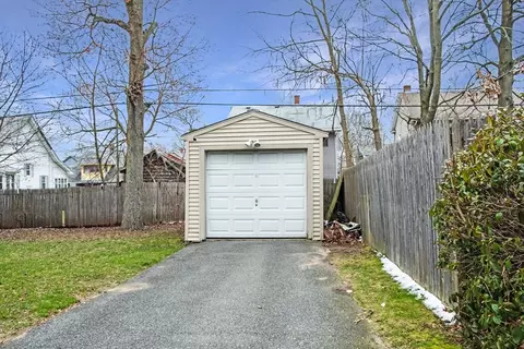 Exterior - 39 Meredith St, Springfield, MA 01108 photo 4 of 7
