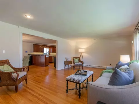 Living - 33 Woolworth St, Longmeadow, MA 01106 photo 4 of 7