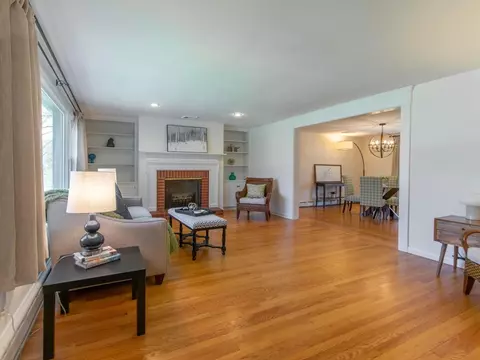 Living - 33 Woolworth St, Longmeadow, MA 01106 photo 1 of 7