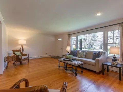 Living - 33 Woolworth St, Longmeadow, MA 01106 photo 3 of 7