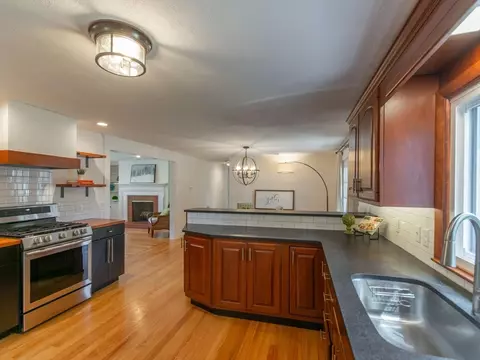 Kitchen - 33 Woolworth St, Longmeadow, MA 01106 photo 5 of 7
