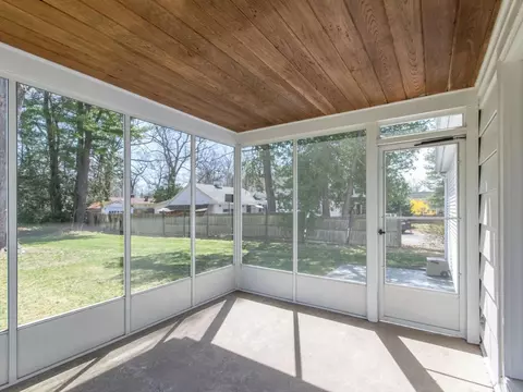 Exterior - 33 Woolworth St, Longmeadow, MA 01106 photo 8 of 12