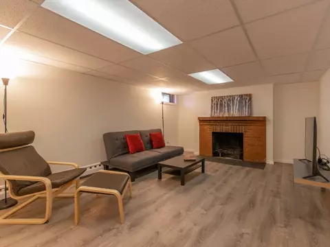 Living - 33 Woolworth St, Longmeadow, MA 01106 photo 5 of 7