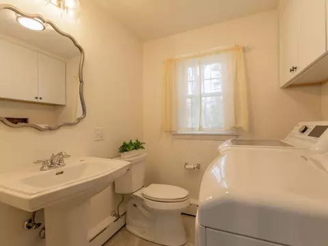 Bath - 33 Woolworth St, Longmeadow, MA 01106 photo 3 of 3