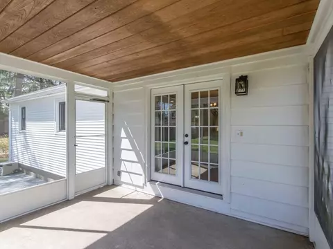 Exterior - 33 Woolworth St, Longmeadow, MA 01106 photo 7 of 12