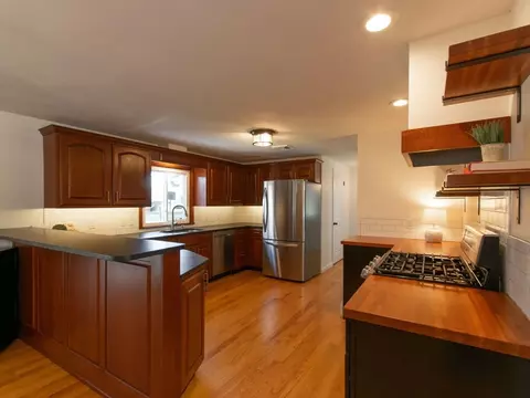 Kitchen - 33 Woolworth St, Longmeadow, MA 01106 photo 1 of 7