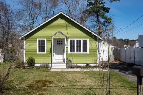 46 W Shore Rd, Holbrook, MA 02343