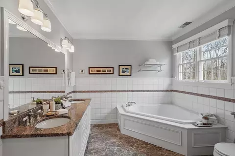Bath - 2 Davis Ln, Georgetown, MA 01833 photo 3 of 6