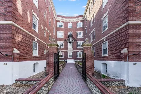 35 Lee St #16, Cambridge, MA 02139