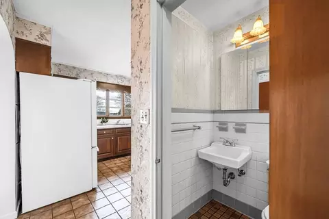 Bath - 6 Mitchell Dr, Enfield, CT 06082 photo 3 of 5