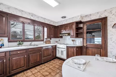 Kitchen - 6 Mitchell Dr, Enfield, CT 06082 photo 1 of 4
