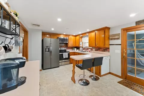 Kitchen - 99 Dudley Rd, Sutton, MA 01590 photo 1 of 4