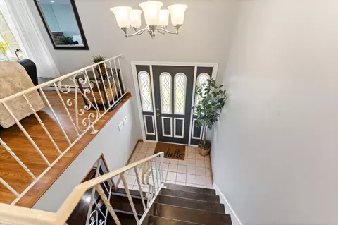 Entry Way - 99 Dudley Rd, Sutton, MA 01590 photo 2 of 2