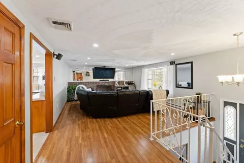 Dining - 99 Dudley Rd, Sutton, MA 01590 photo 2 of 3
