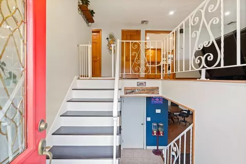 Entry Way - 99 Dudley Rd, Sutton, MA 01590 photo 1 of 2
