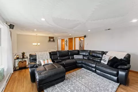 Living - 99 Dudley Rd, Sutton, MA 01590 photo 3 of 4