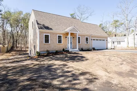 303 Main St, Harwich, MA 02645